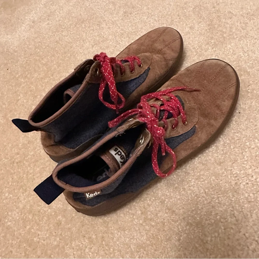 ⭐️ Keds 9.5 Denim and Suede High-Top Sneakers with Red Laces - Picture 7 of 8